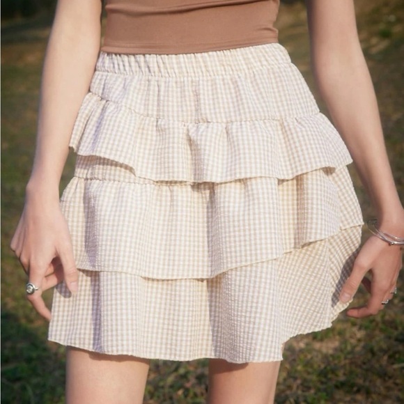 4/$25 Romwe Gingham Ruffle Seersucker Mini Skirt XS Beige Cottagecore Y2K Vibes - Picture 3 of 9